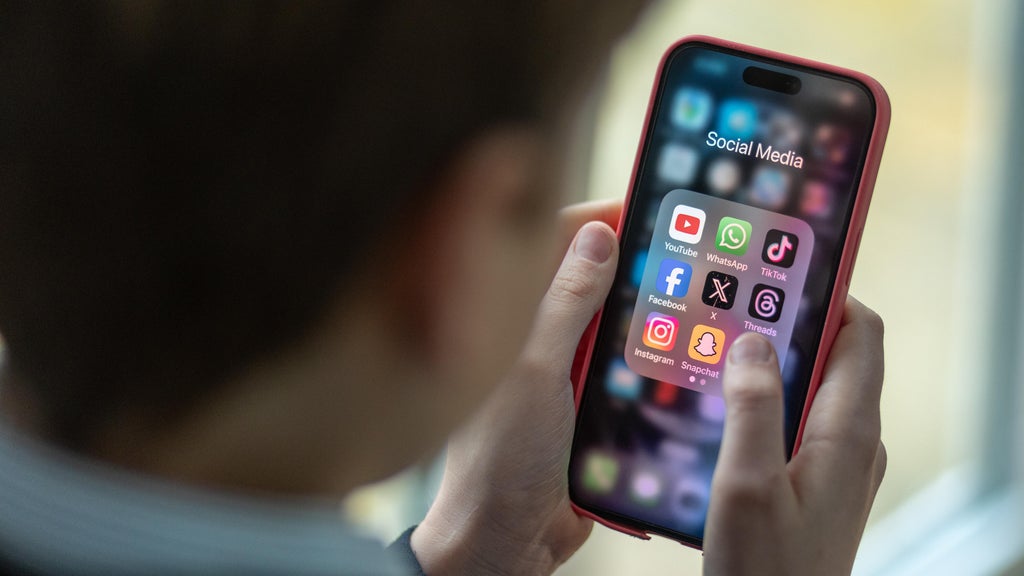 How can social media clipping be used to influence the midterm elections? — CBS Miami, Mountain View Community news
