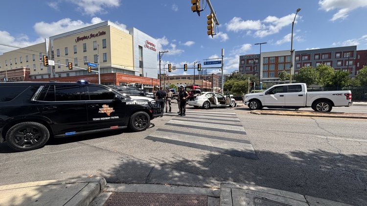 Texas DPS releases video of stolen car chase ending with four-vehicle downtown San Antonio crash — KENS 5 (San Antonio), Mountain View Business news
