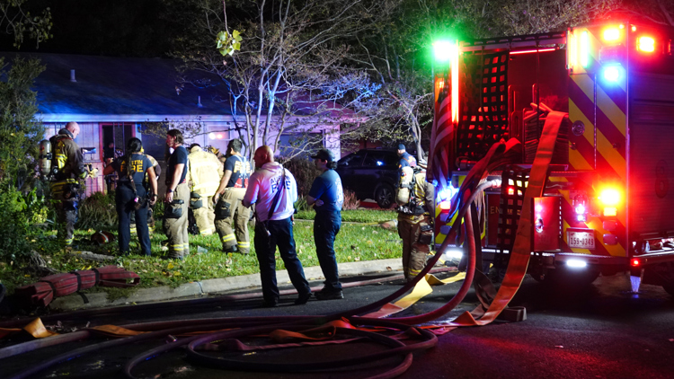 Crews put out house fire involving 2 homes Friday morning in North Austin — KCEN (Central Texas), Mountain View Community news