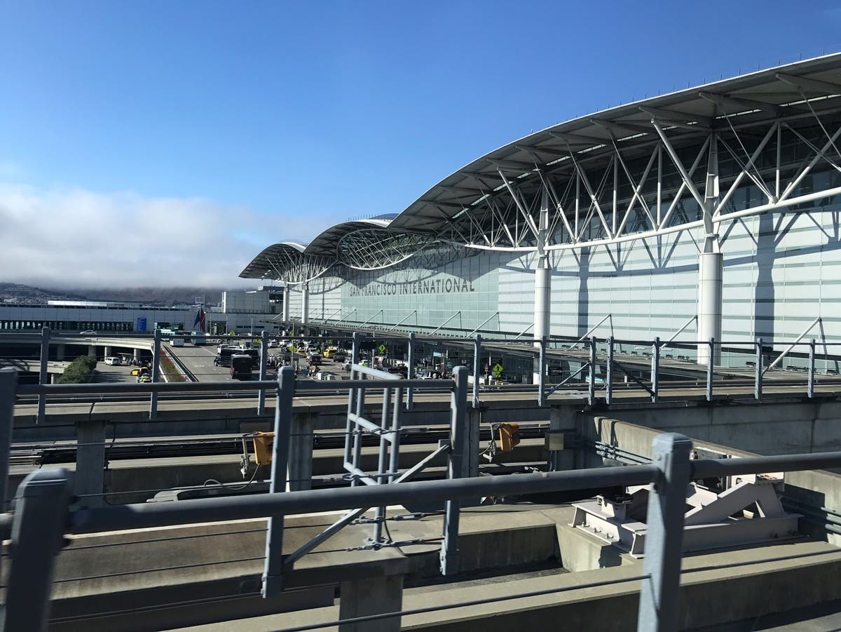 SFO-Bound Flight Makes Emergency Landing Over Odor: Report — Mountain View Community news